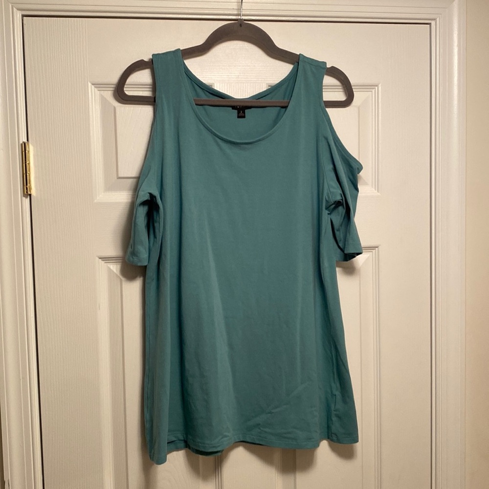 NWOT Torrid Cold Shoulder Top…size 2